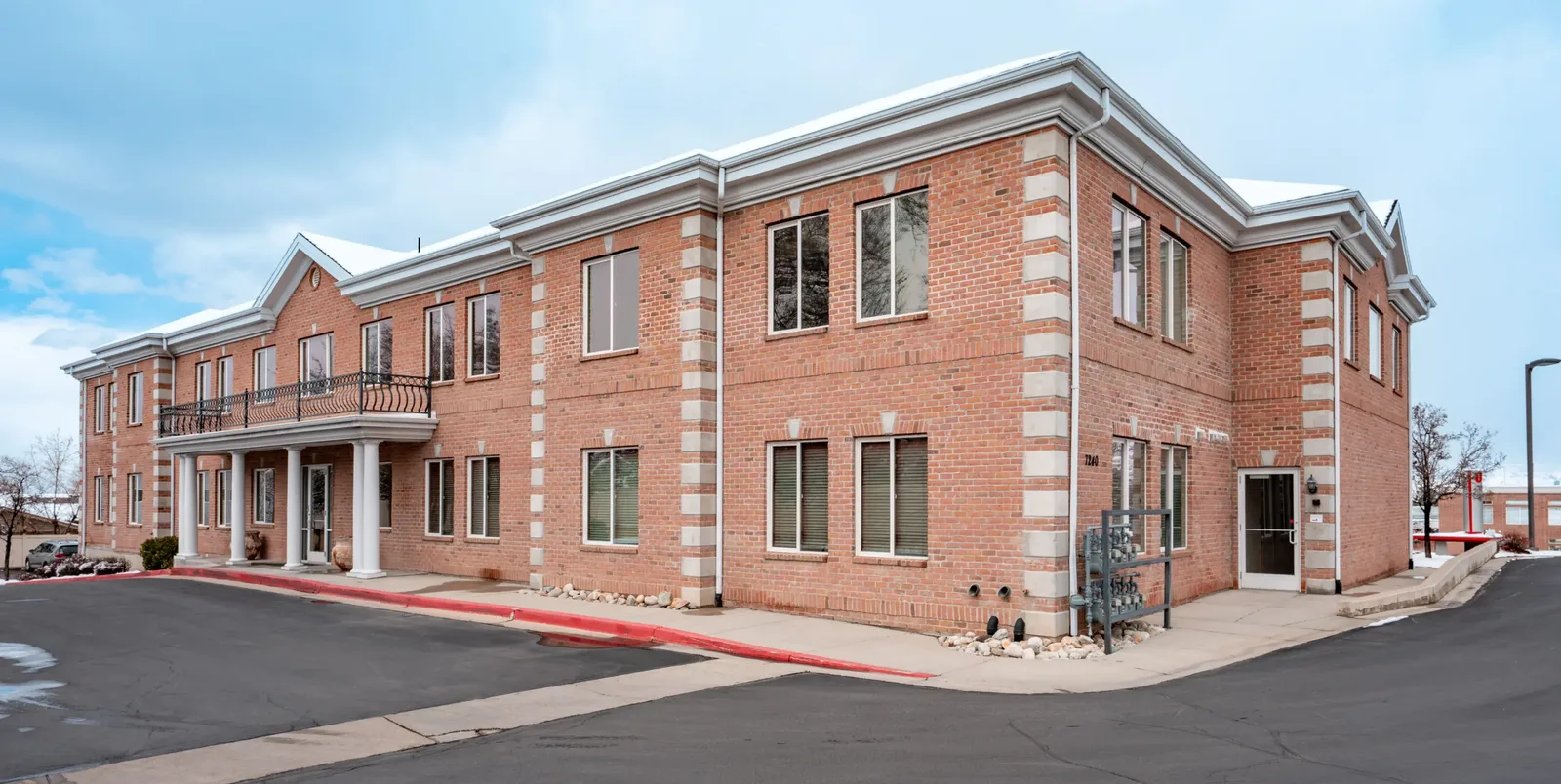 Exterior of the Cottonwood Heights Dental brick office building | Complete Smiles-Cottonwood Heights-Mountain View-Redwood-Utah
