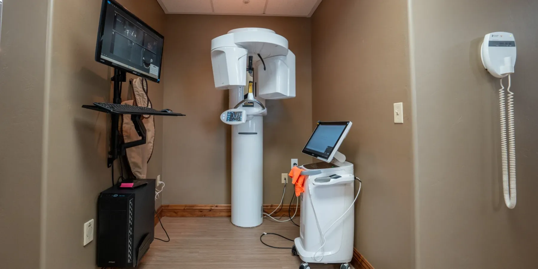 Cone beam CT scanner in the Redwood imaging room | Complete Smiles-Cottonwood Heights-Mountain View-Redwood-Utah