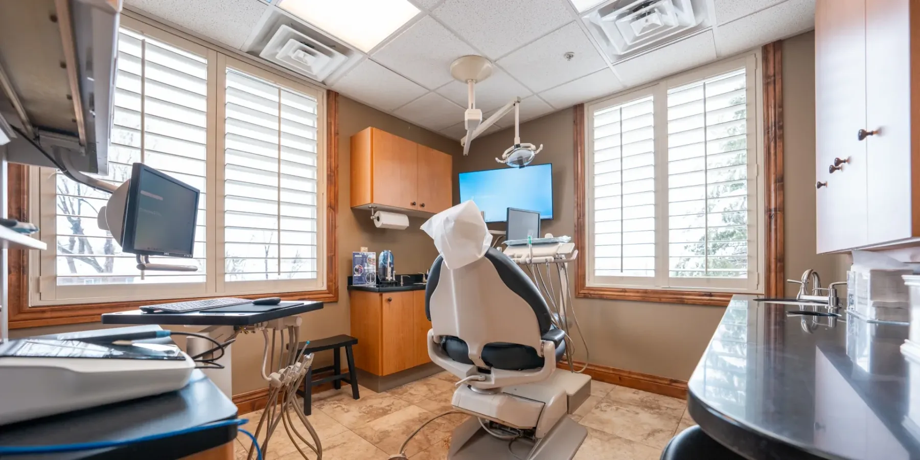 Corner treatment room at Redwood with natural light | Complete Smiles-Cottonwood Heights-Mountain View-Redwood-Utah